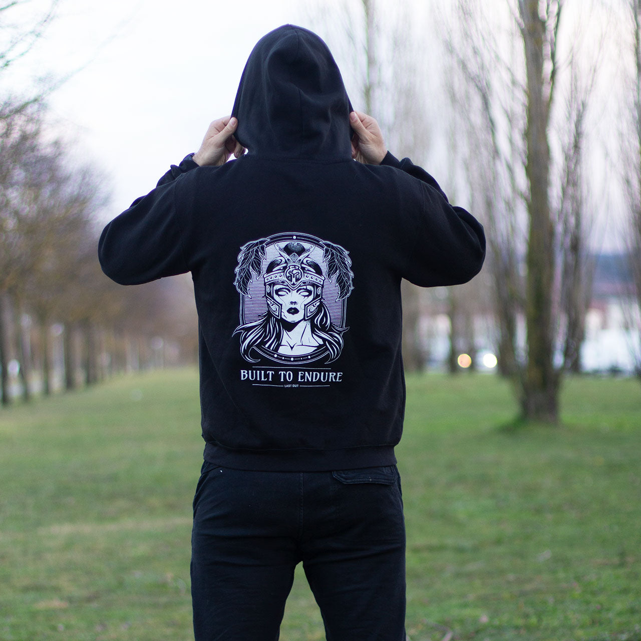 SUDADERA NEGRA